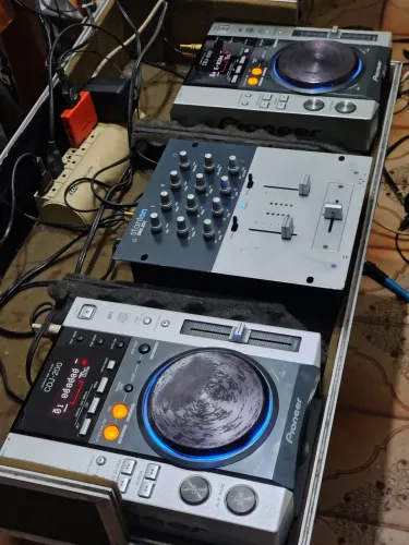Kit DJ Pioneer CDJ-200 (Par) + Mixer Stanton SMX-201 + Hard Case Profissional