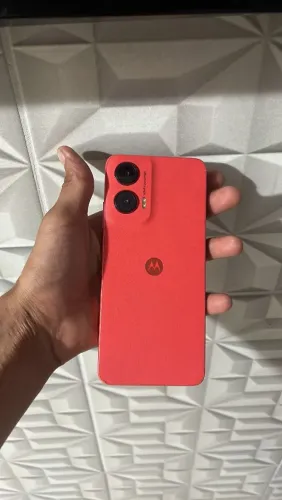 Celular perfeito, só está descascando só um pouco da tela mas não afeta em nada !