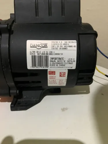 VENDO BOMBA SEMI NOVA USADA APENAS DOIS MESES