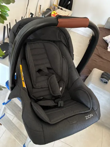 Bebê conforto com base Zion
