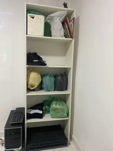 Estante / guarda roupa