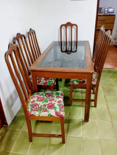 Mesa de Vidro com 6 Cadeiras