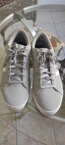 Tênis Adidas