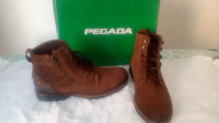 Bota de couro PEGADA