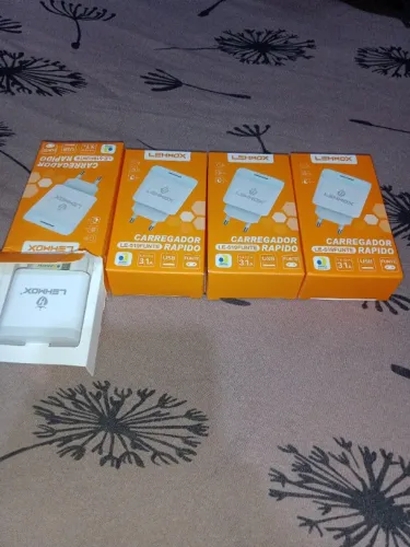 Kit 4 caixinhas USB de carregador, novos (sem o cabo/fio)