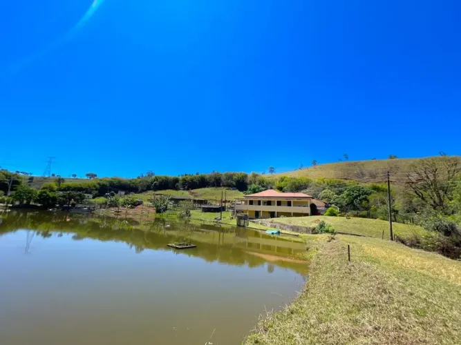 Fazenda à venda na região de Itapira.