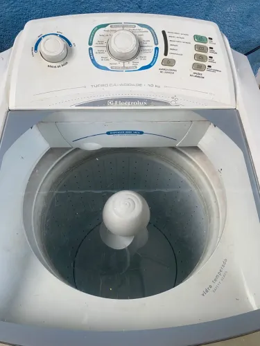 Vendo máquina eletrolux 10kg, detalhes de uso, única dona R$400