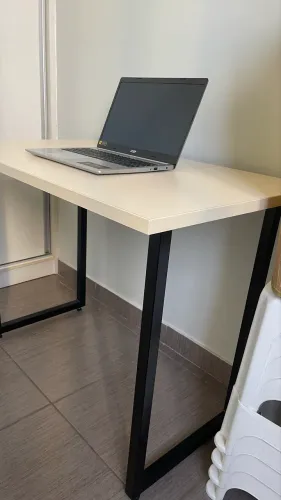 Mesa de escritório of-white