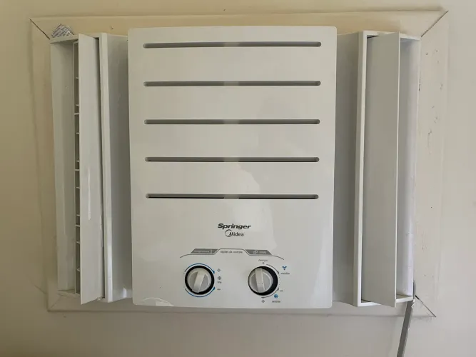 Ar Condicionado Janela Springer Midea Mecânico 7500 BTU/h Frio QCK078BB - 127 Volts