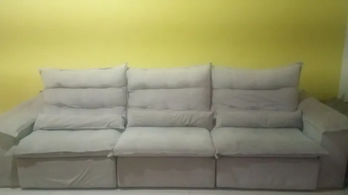 Sofá 3 lugares almofadado 3 almofada