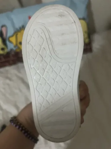 Vendo tênis infantil tamanho 25 semi novo.