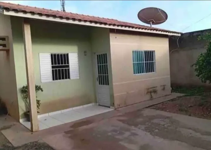 CASA NO ÁGUAS LINDAS R