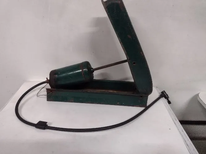 bomba de encher pneu antiga jipe militar 