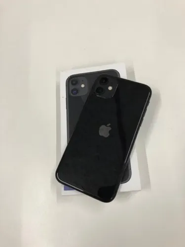 iPhone 11 preto na caixa sem detalhes // garantia