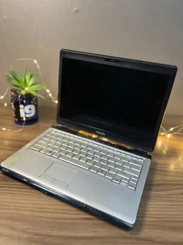 Notebook Toshiba Intel dual core 2GB 120GB SSD Placa de video 965 exprex (Seminovo) 