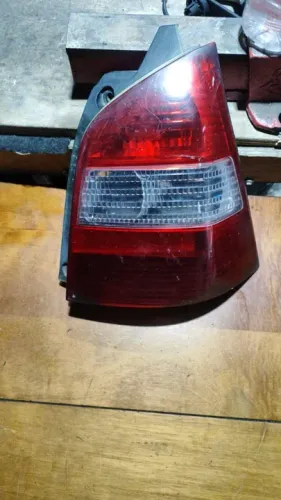 Lanterna Direita Nissan Livina