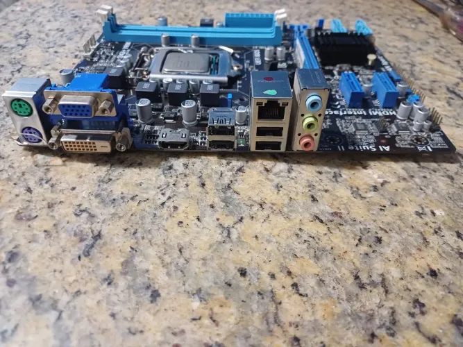 Placa mae H61M-A,DDR3 com processador ,aceita processador de segunda e terceira geração