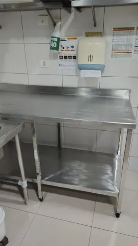 Coifa, mesa,balcão tudo em inox 