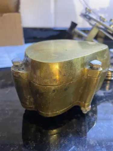 Muflas de latão e alumínio