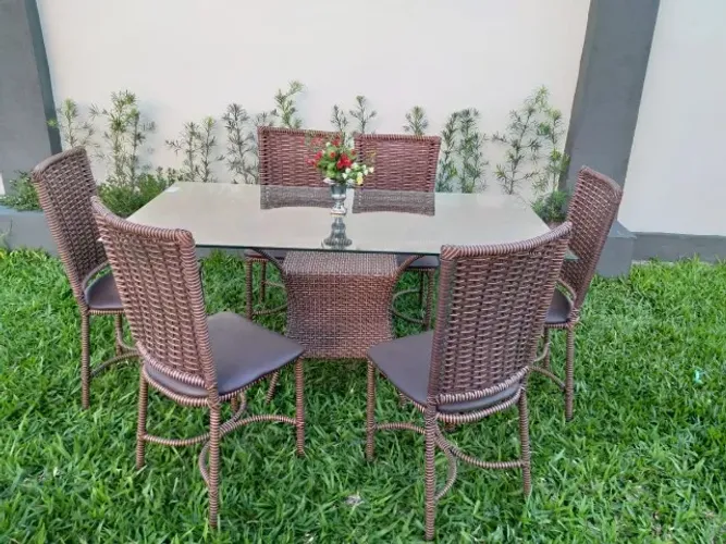 Mesa com 06 cadeiras!!!