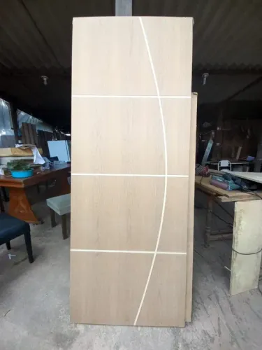Porta frisada primeira linha 