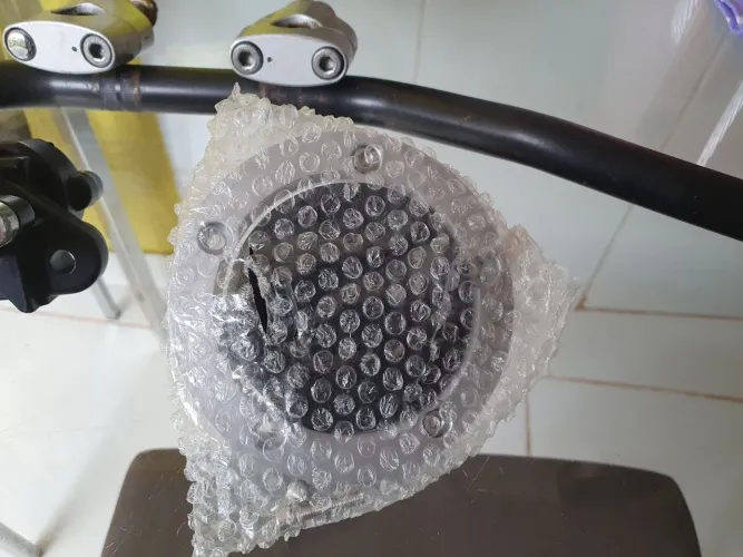 Vendo guidao e suporte gsx 650f original e kit tampa do tanque trava do banco e inguinicao