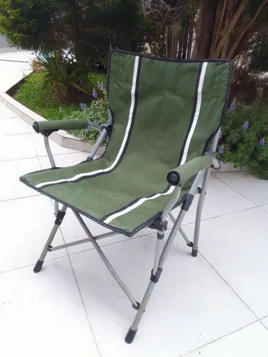 Cadeira diretor dobrável, estrutura de excelente  qualidade, fortíssima, galvanizada