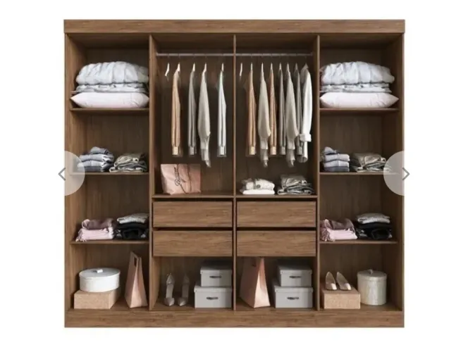 Guarda-Roupa Amadeirado com Amplo Espaço Interno