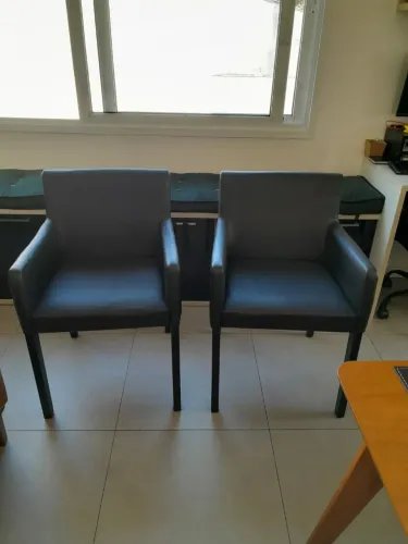 2 Cadeiras em Corino para Sala de Jantar ou Escritório