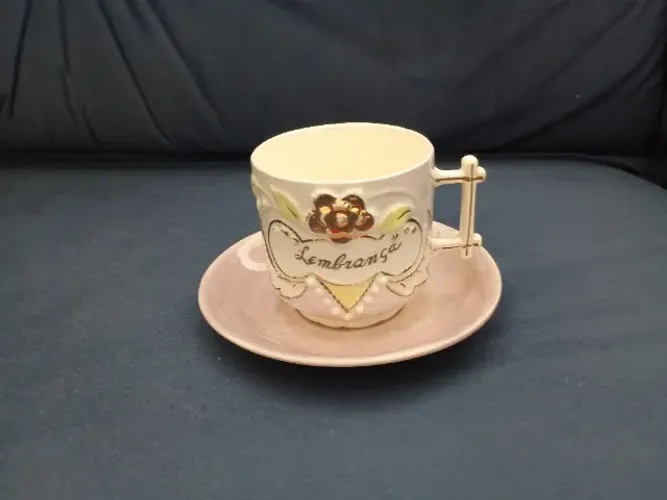 Xícara antiga em porcelana japonesa de coleção - Com pires