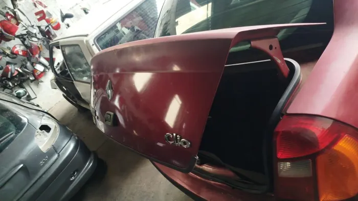Tampa traseira Clio sedan <br>450$