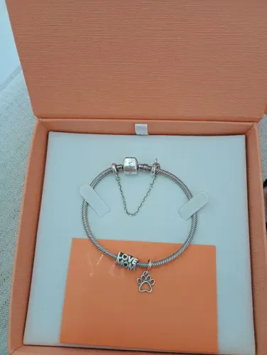 Pulseira Vivara Original com berloques e trava de segurança 