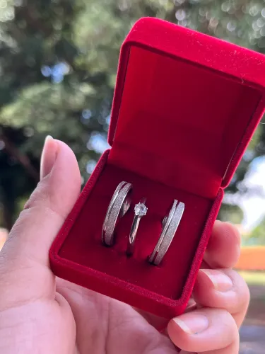 Aliança aço namoro?