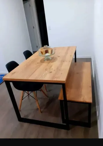 Mesa de  madeira e metalon!