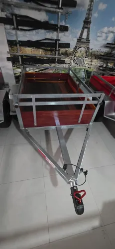 Carretinha fazendinha 1,20x1,80 NOVA.SUPER PROMOÇÃO!!!! PNEUS NOVOS!!!