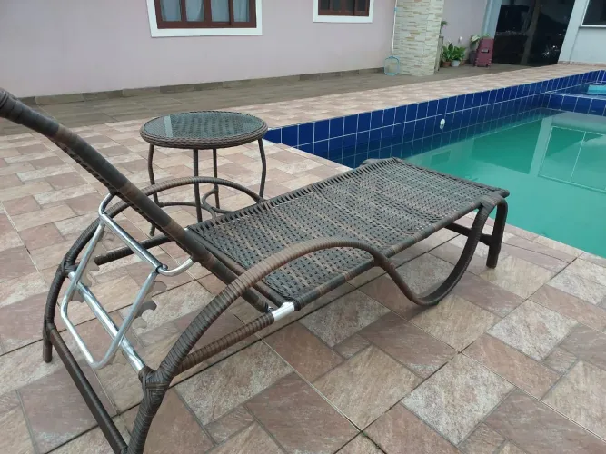 Espreguiçadeira piscina em fibra sintética
