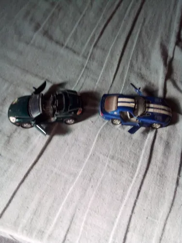 2 carrinhos de ferro