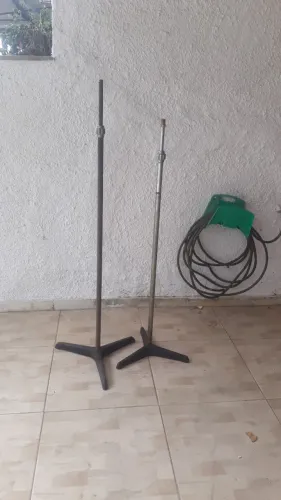 Pedestal de chão de microfones antigo
