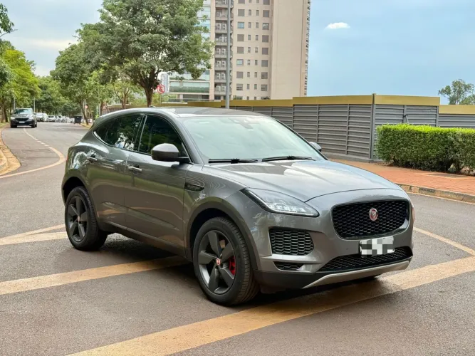 Jaguar E-Pace P250