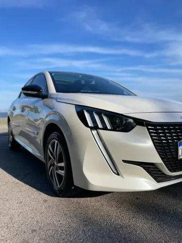 Peugeot 208 griffe mais novo do RJ 