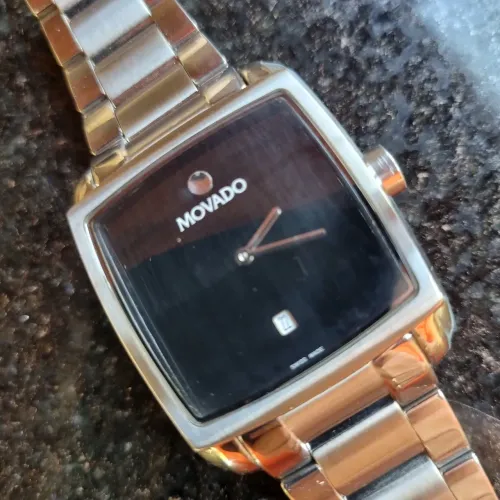 Relógio MOVADO - Design Moderno