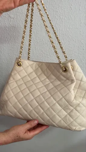 Bolsa em couro na cor OFF WHITE, marca Rosa do Campo. 