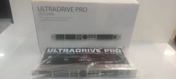 BEHRINGER ULTRADRIVE PRO DCX 2496 NOVO 