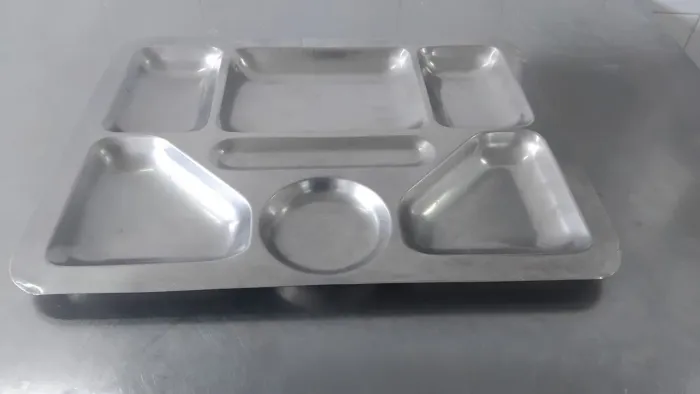 Bandeja de Inox para Restaurante - 6 divisórias 35x45
