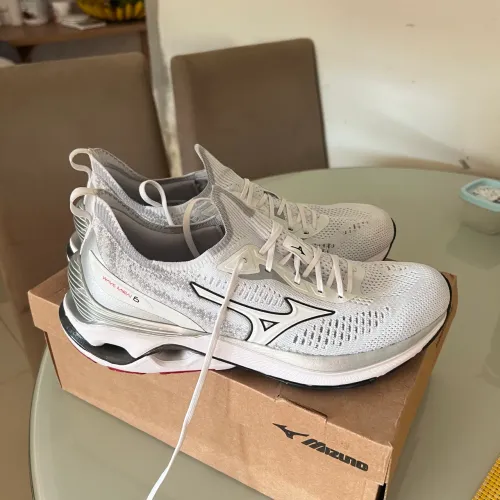 Mizuno Wave Mirai 6