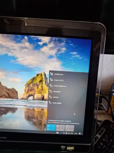 Computador al in one .4 gigas de memória processador  amd .funcionando perfeitamente 