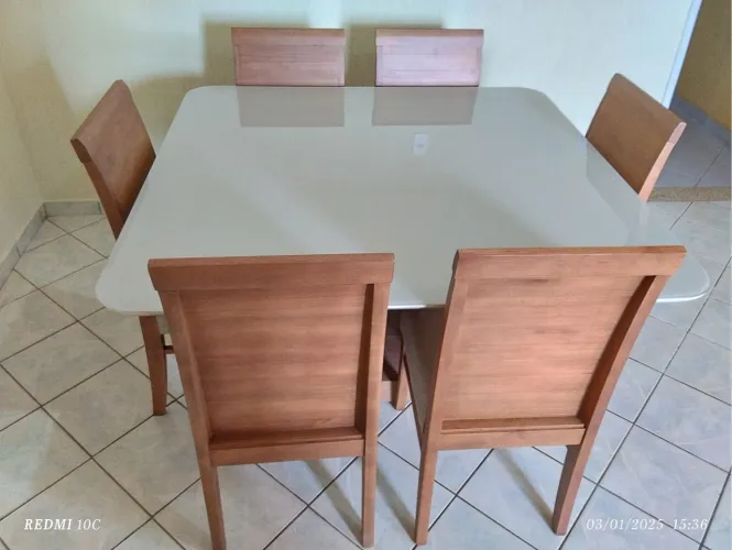 Mesa quadrada de Jantar com 6 Cadeiras em Madeira