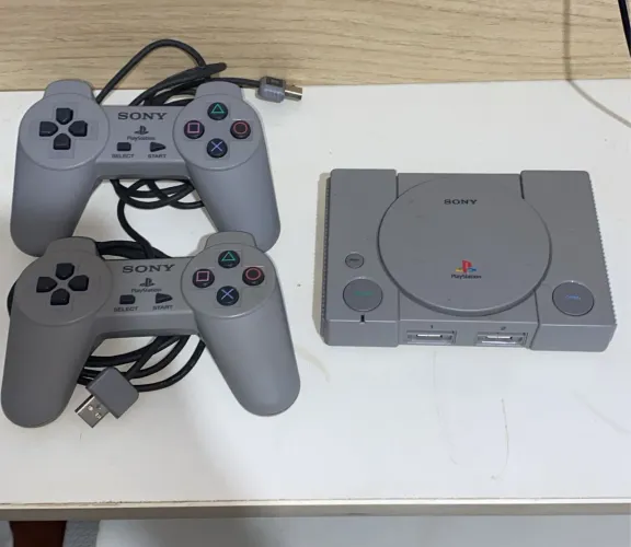 Playstation Classic Mini Acompanha 2 controles originais R$699,99