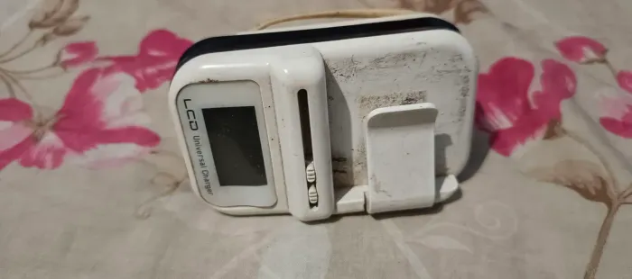 Carregador Universal LCD