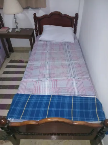 CAMAS ESTILO COLONIAL MADEIRA Com colchão D45 Novo.